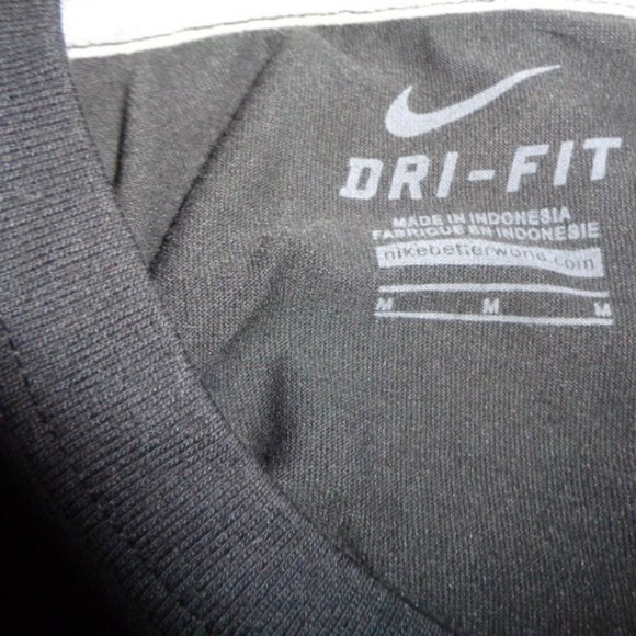 New Women's Iowa Hawkeyes Nike Dri Fit T-shirt - Picture 4 of 5